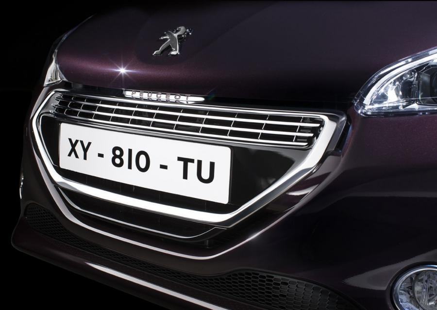  Peugeot 208 XY 2013 года  (фото 6 из 8)